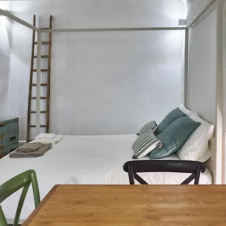펜션 Domus Muri Bianchi 오스투니