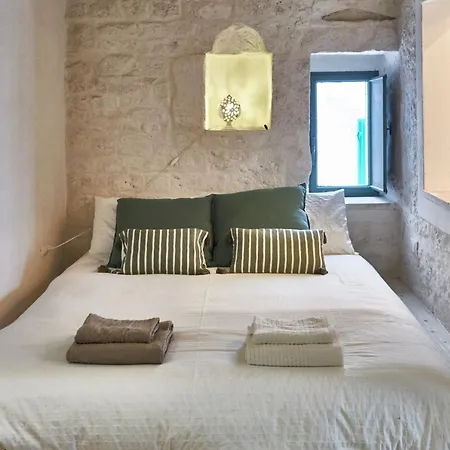 Domus Muri Bianchi *