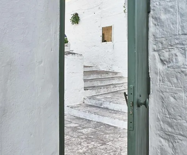 Domus Muri Bianchi オストゥーニ